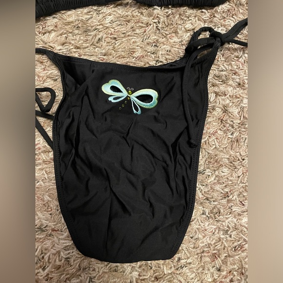 Robin Piccone String bikini with embroidered/beaded/cutout dragonfly - Picture 3 of 4